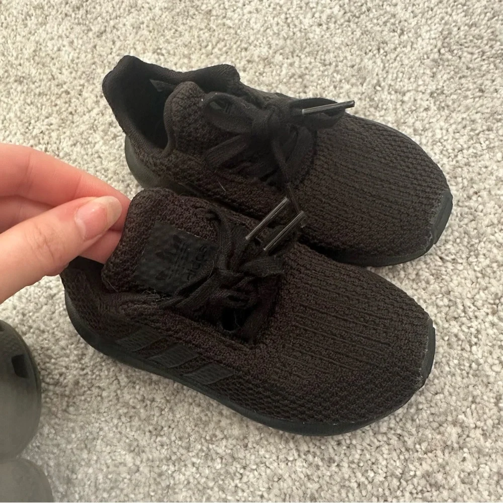 CROCS size adidas